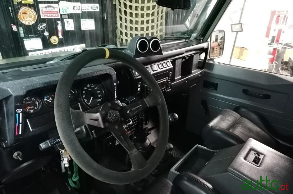 2002' Land Rover Defender photo #2