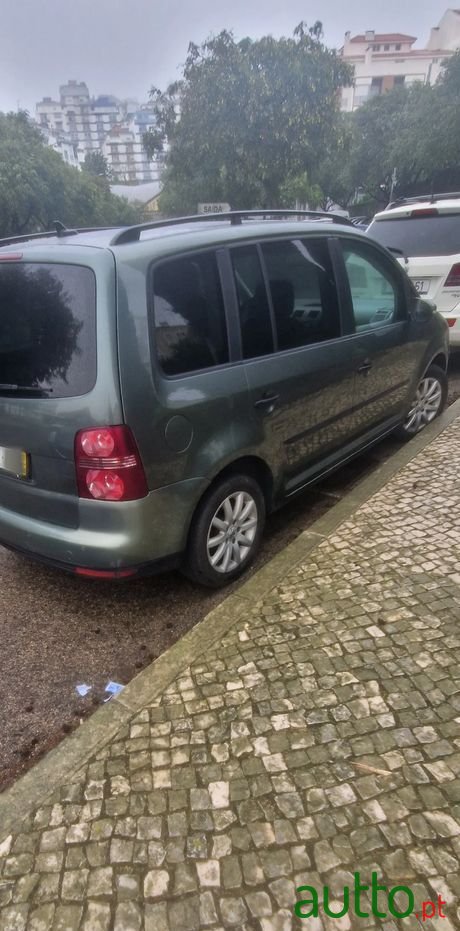 2010' Volkswagen Touran photo #5