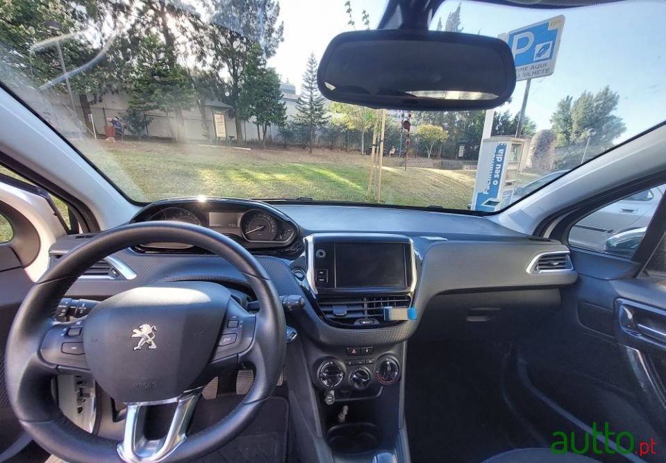 2018' Peugeot 208 photo #5