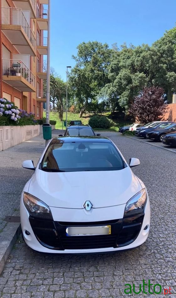 2010' Renault Megane photo #3