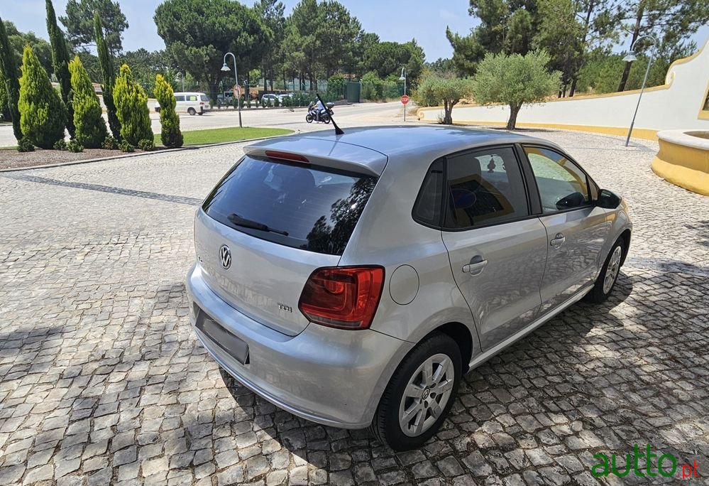 2010' Volkswagen Polo photo #6