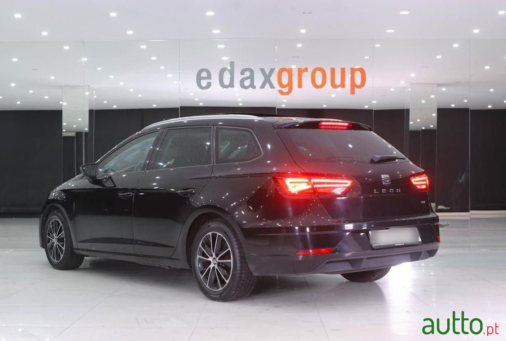 2019' SEAT Leon St photo #4