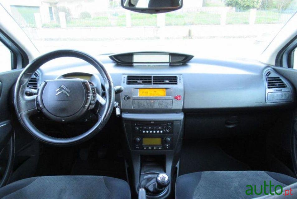 2008' Citroen C4 photo #1
