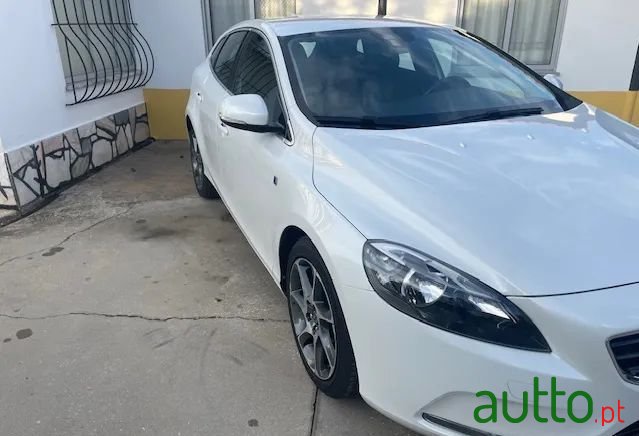 2015' Volvo V40 1.6 D2 Vor photo #3