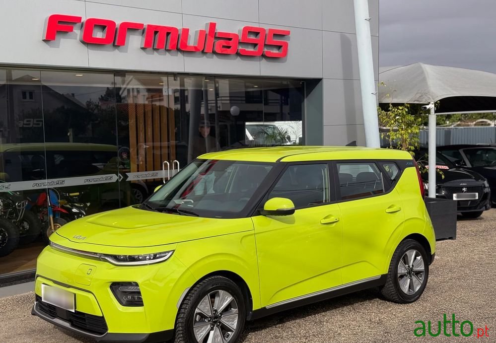 2021' Kia E-Soul photo #6