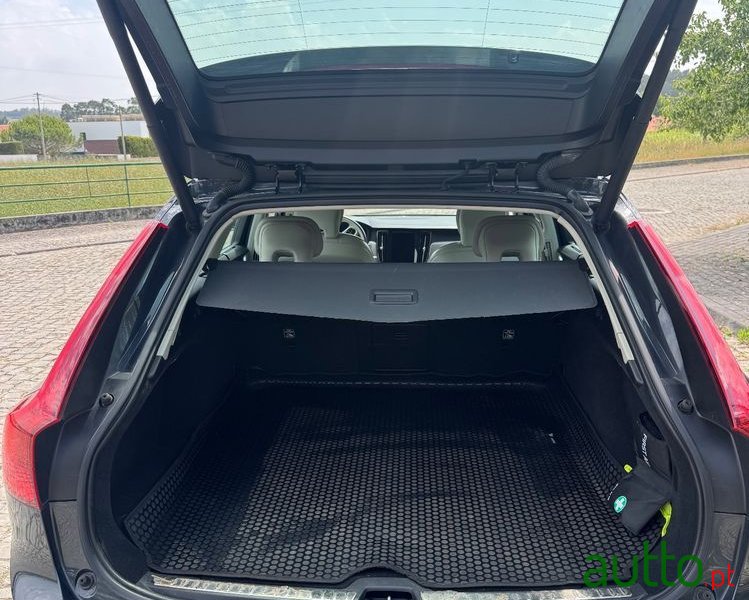 2020' Volvo V90 photo #6
