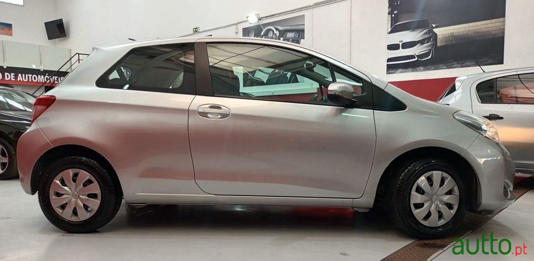 2013' Toyota Yaris photo #4