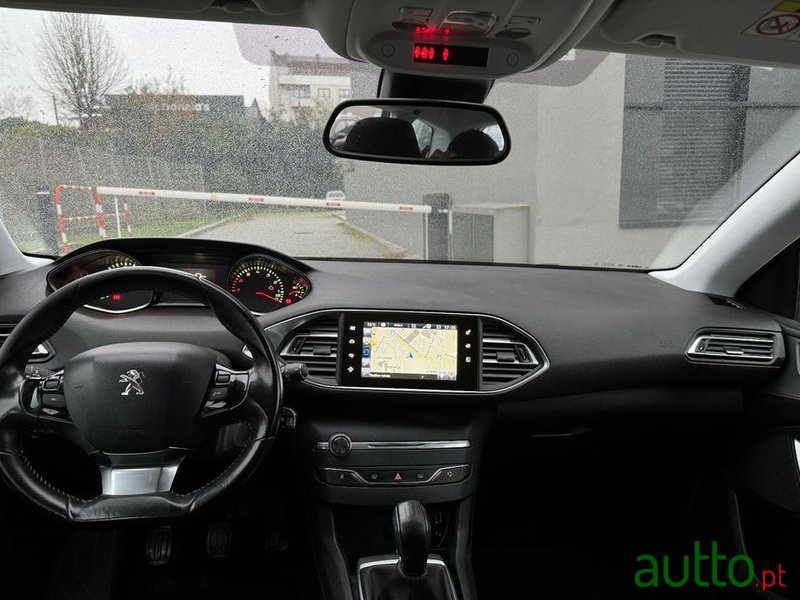2015' Peugeot 308 Sw photo #2