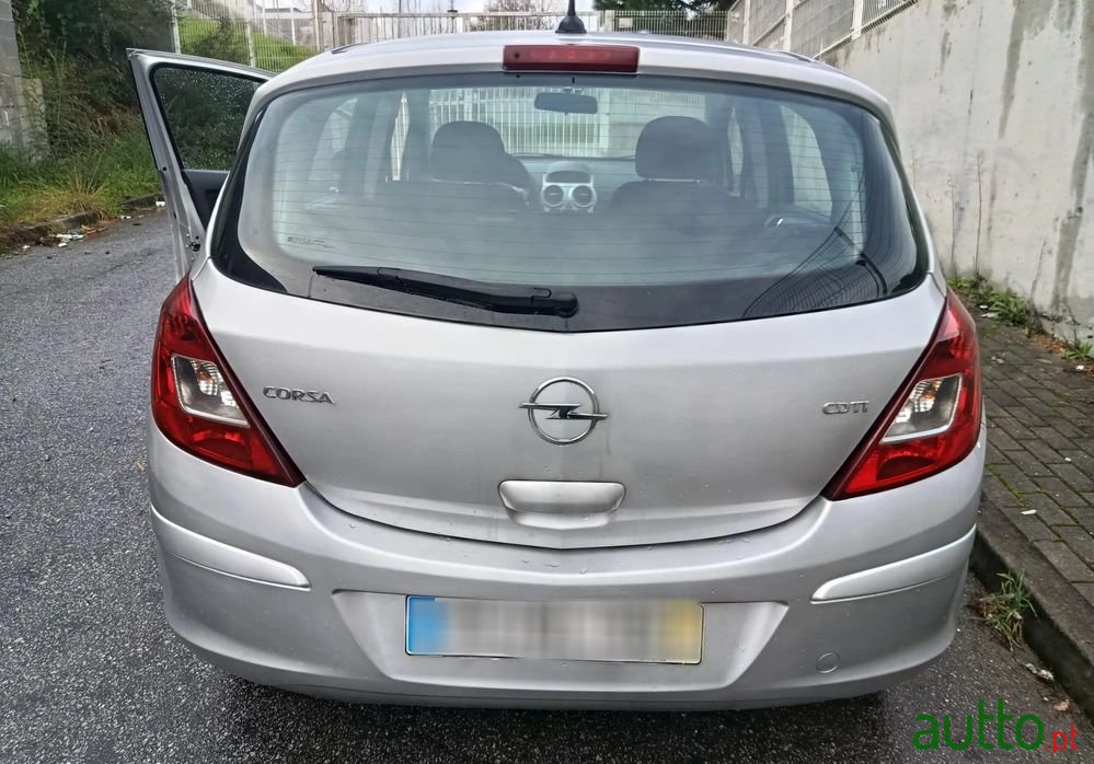 2011' Opel Corsa photo #3