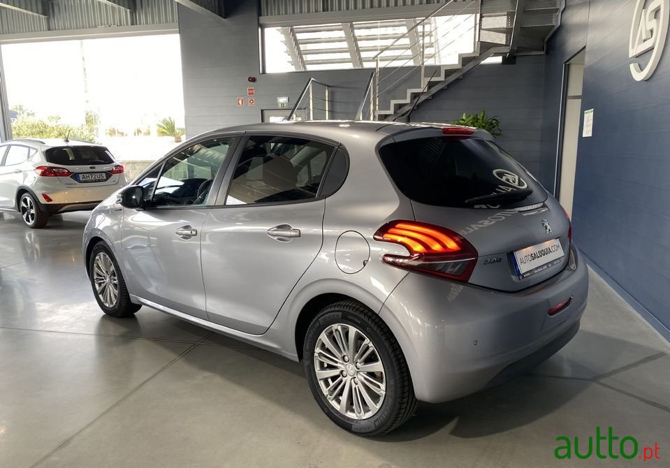 2019' Peugeot 208 photo #3