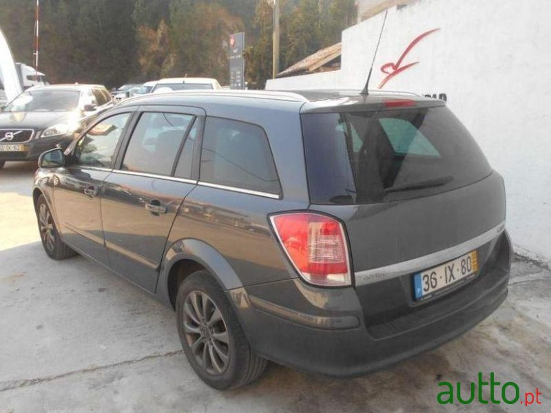 2010' Opel Astra Caravan photo #1