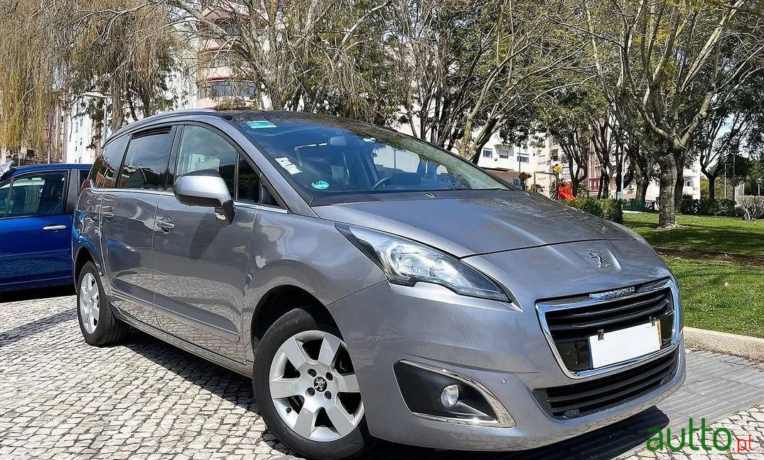 2016' Peugeot 5008 photo #1