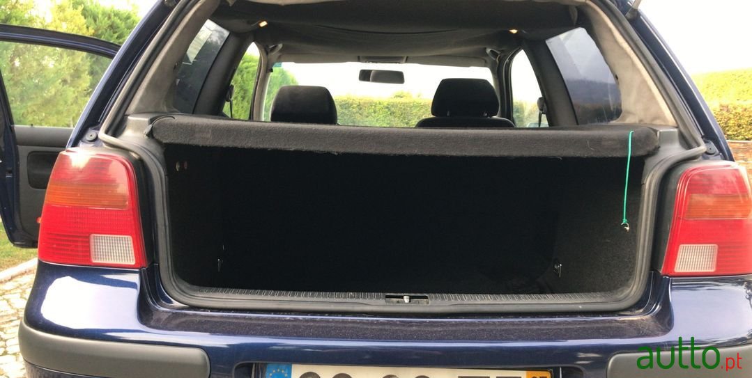 2004' Volkswagen Golf photo #6