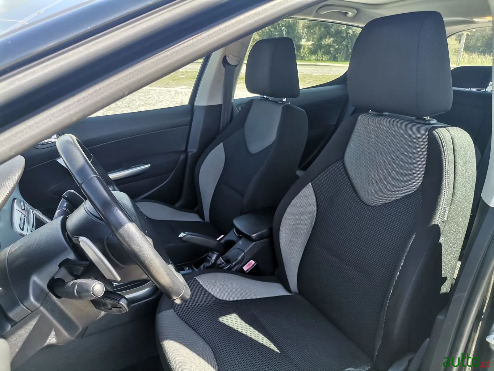 2010' Peugeot 308 photo #1