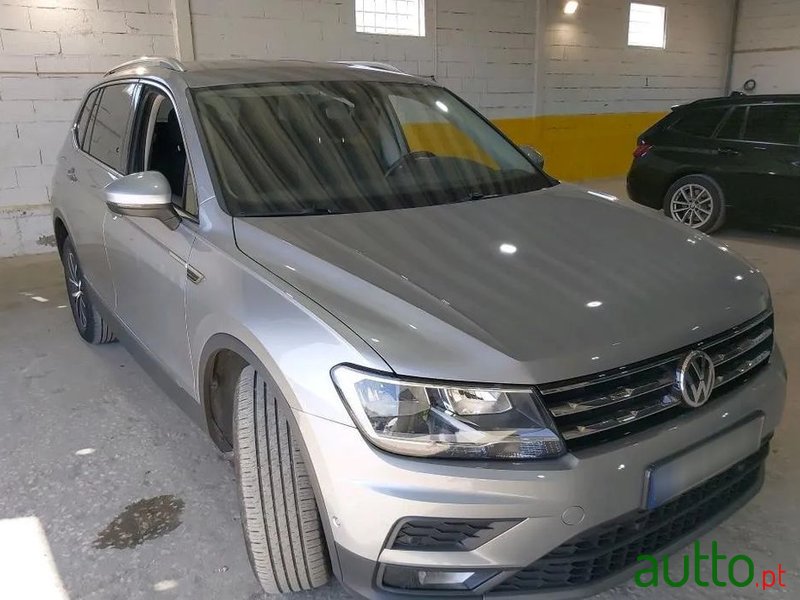 2021' Volkswagen Tiguan Allspace photo #3