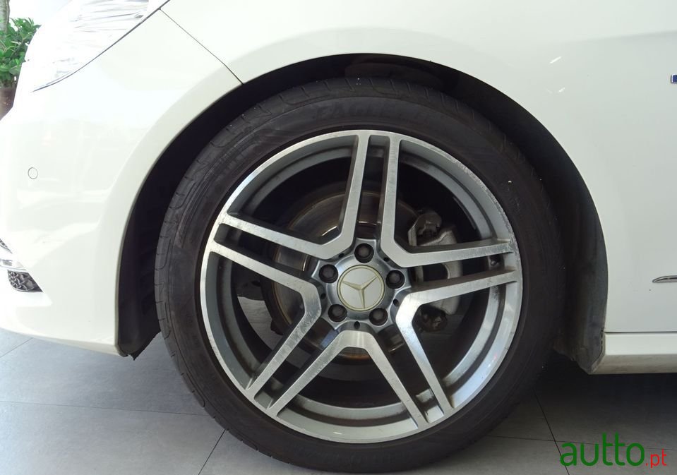 2010' Mercedes-Benz E-220 photo #5