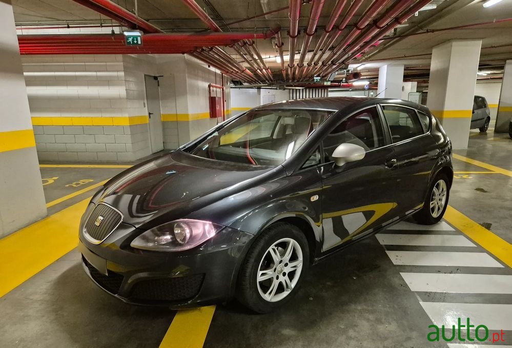 2011' SEAT Leon photo #1