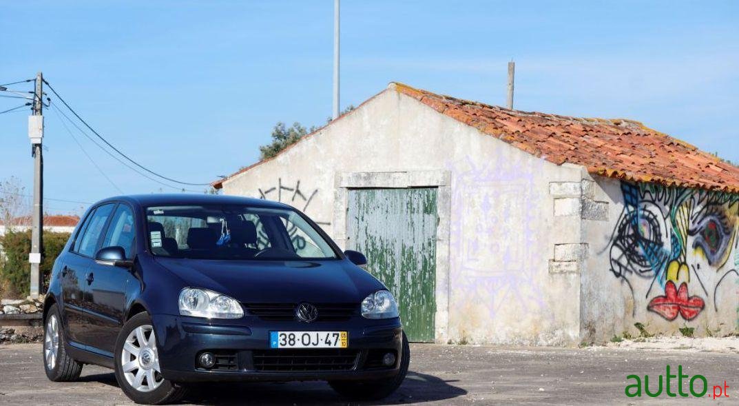 2005' Volkswagen Golf photo #3