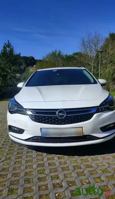 2016' Opel Astra photo #2