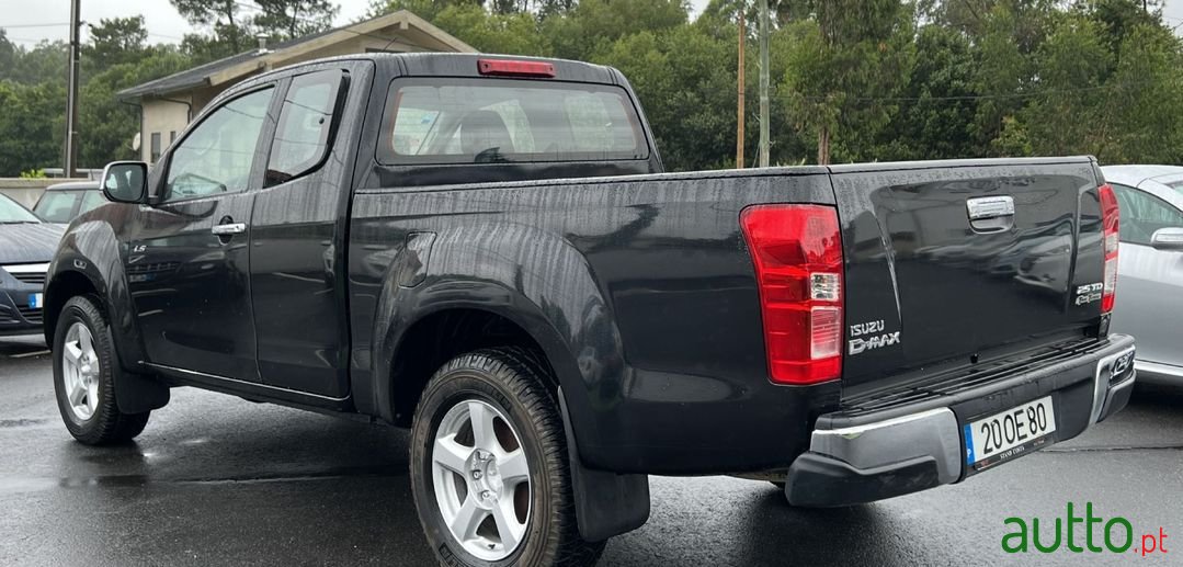 2013' Isuzu D-Max photo #3