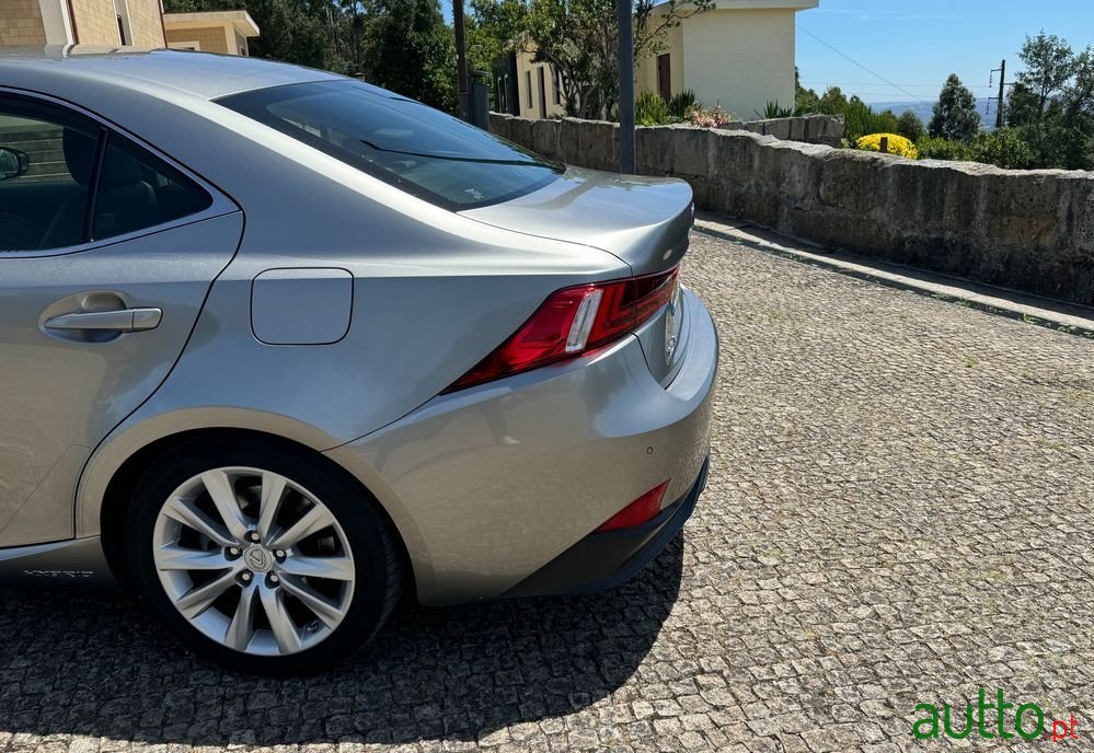 2016' Lexus Is 300H Executive photo #4