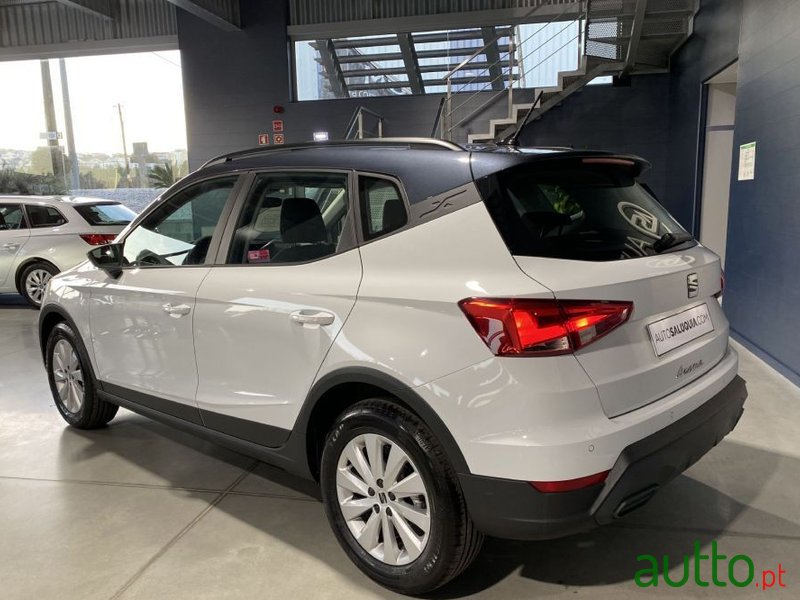 2023' SEAT Arona photo #4