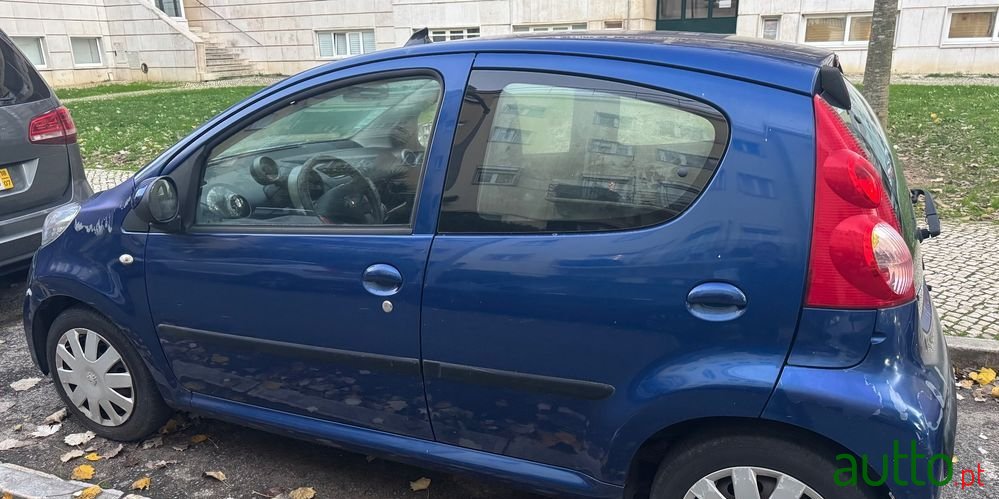 2006' Peugeot 107 photo #2