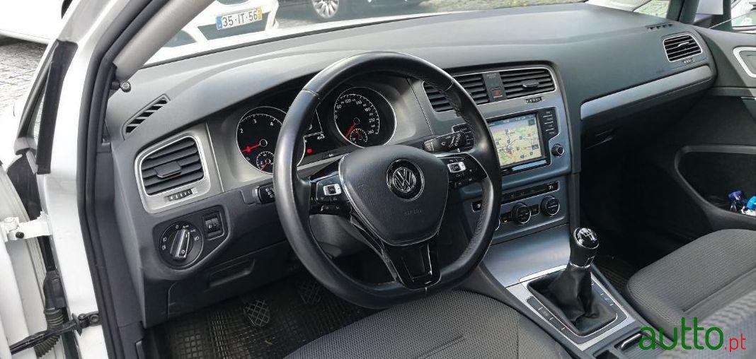 2016' Volkswagen Golf Variant photo #2