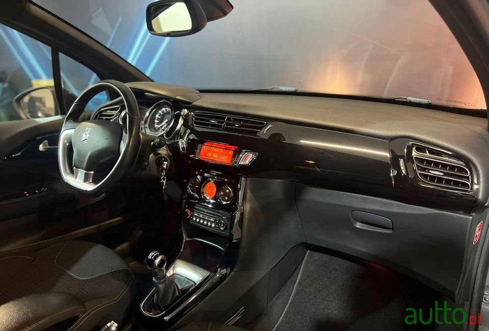 2013' Citroen DS3 photo #5