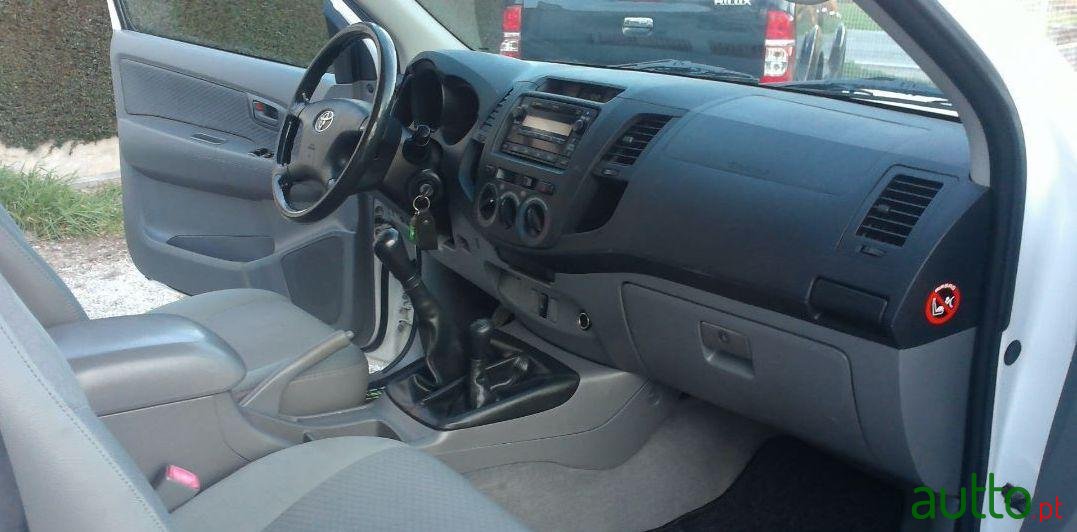 2011' Toyota Hilux photo #2