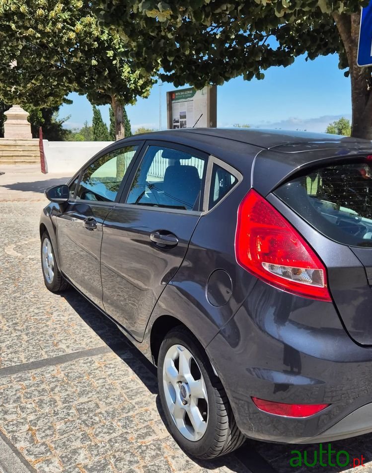 2010' Ford Fiesta photo #4