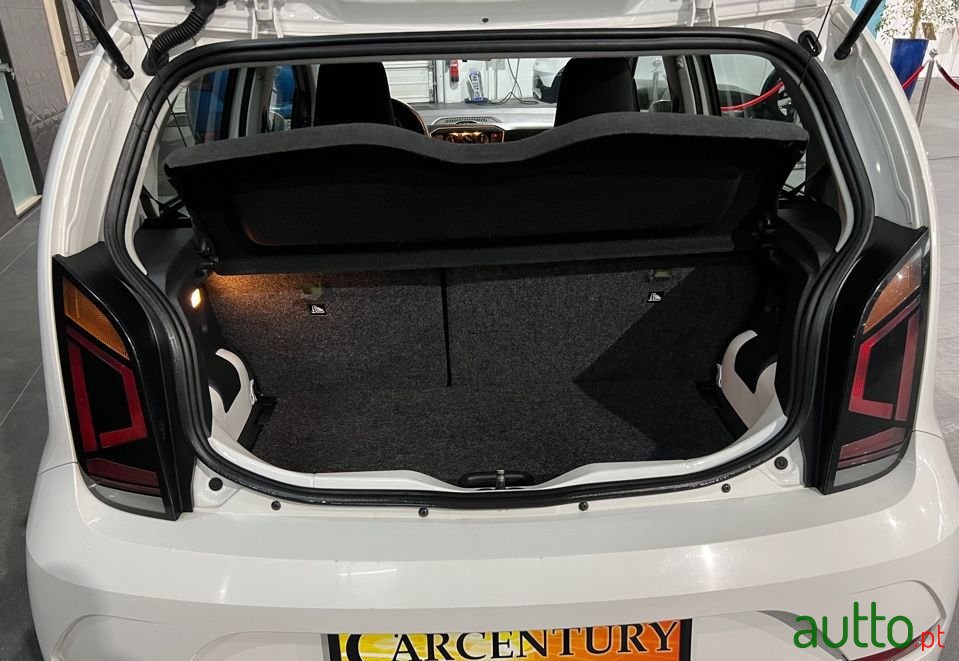 2019' Volkswagen Up photo #5