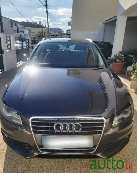 2010' Audi A4 Avant photo #2