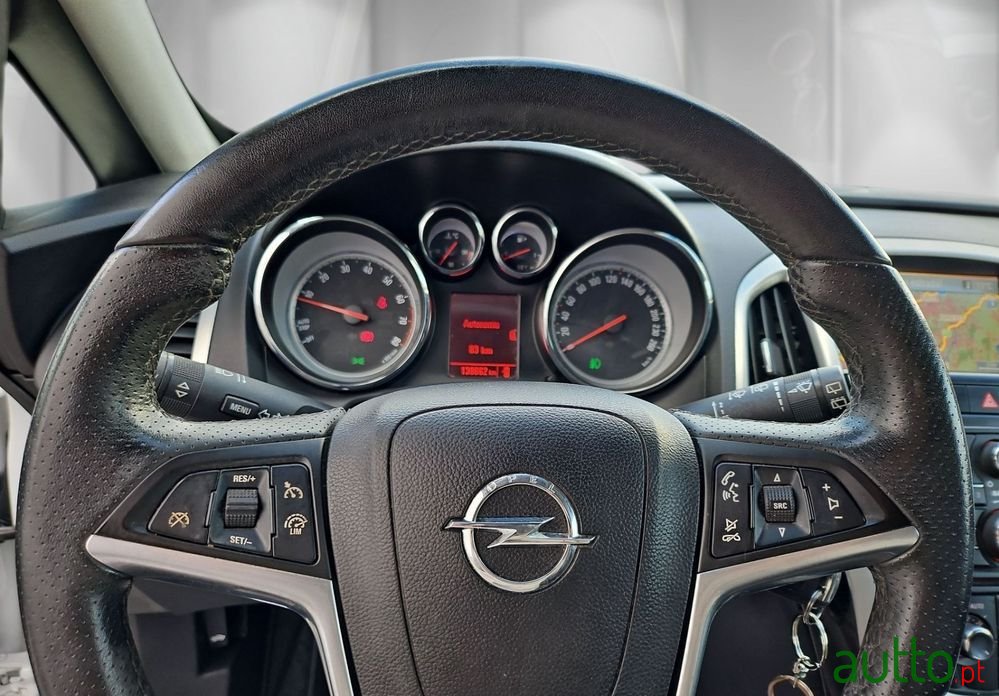 2012' Opel Astra Gtc 1.4 T S/S photo #2