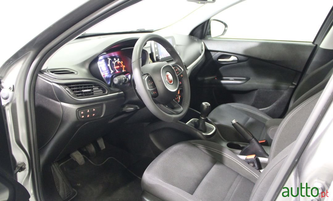 2020' Fiat Tipo photo #5
