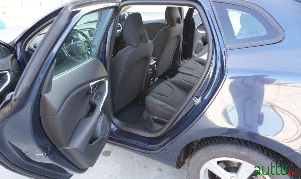 2015' Volvo V40 photo #3