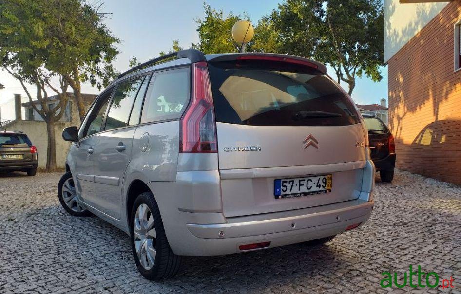 2008' Citroen C4 Grand Picasso photo #2