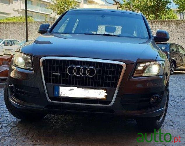 2009' Audi Q5 Quattro photo #1