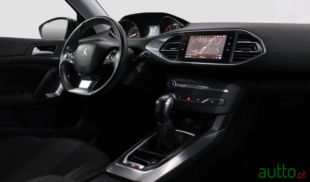 2018' Peugeot 308 1.2 Puretech Allure photo #5