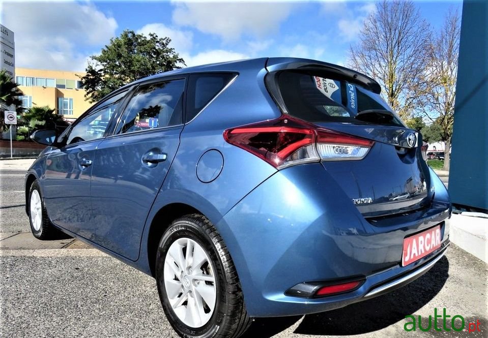 2016' Toyota Auris photo #4