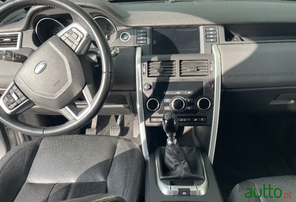 2017' Land Rover Discovery Sport photo #5