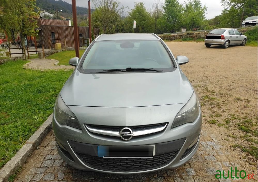 2015' Opel Astra photo #3