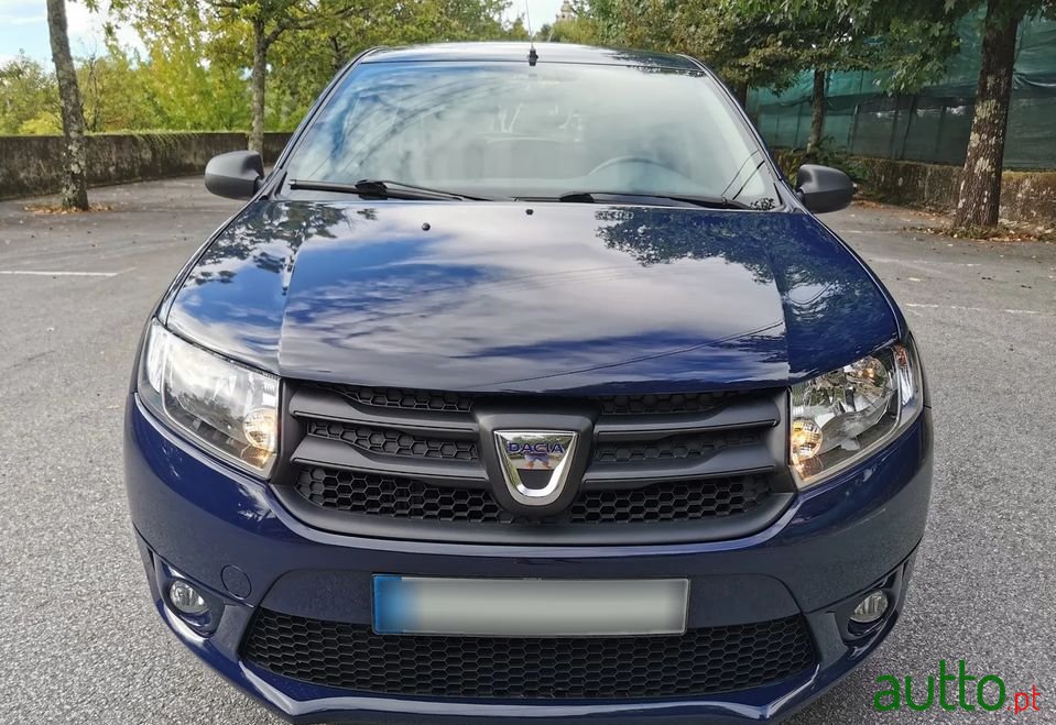 2013' Dacia Sandero photo #2
