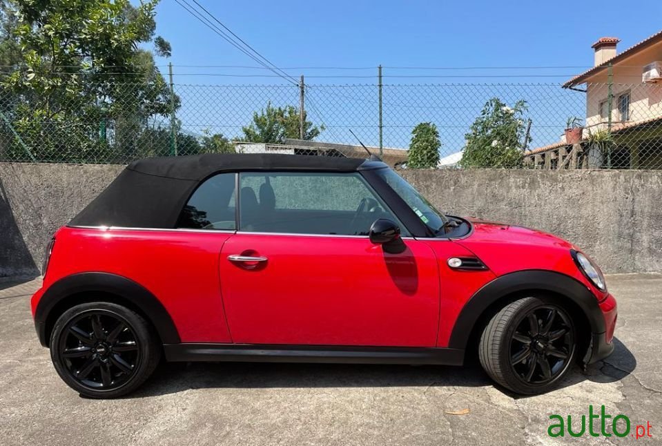 2011' MINI Cabrio photo #3