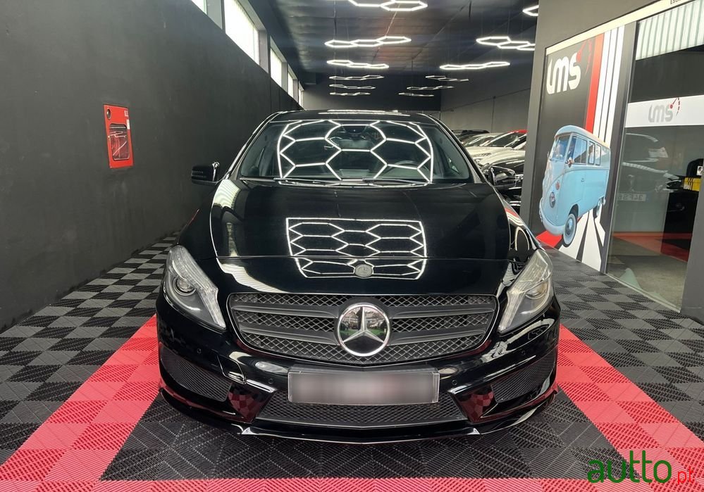 2013' Mercedes-Benz Classe A photo #2