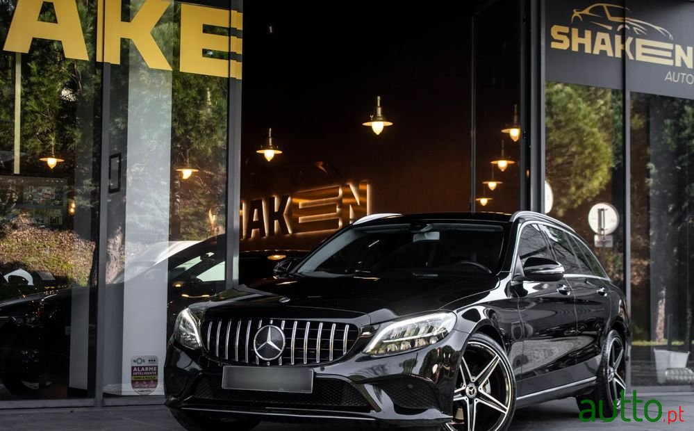 2019' Mercedes-Benz Classe C photo #1