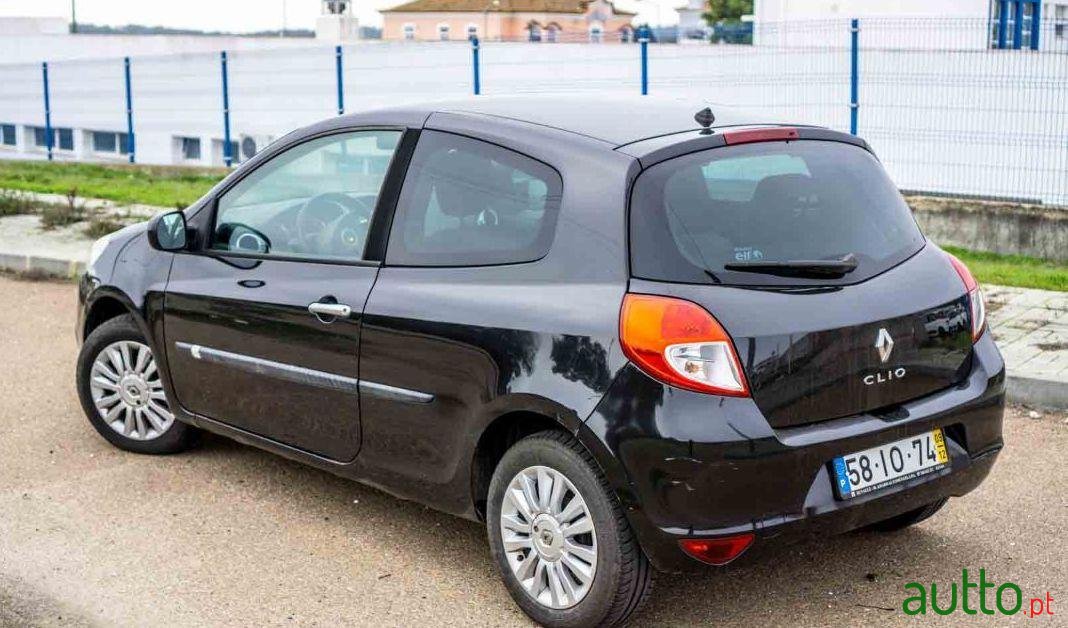 2009' Renault Clio photo #3