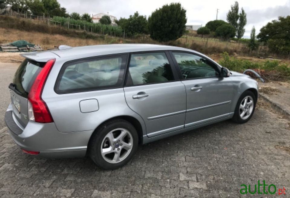 2011' Volvo V50 photo #3