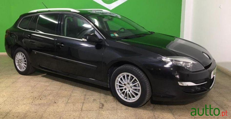 2012' Renault Laguna Break photo #2