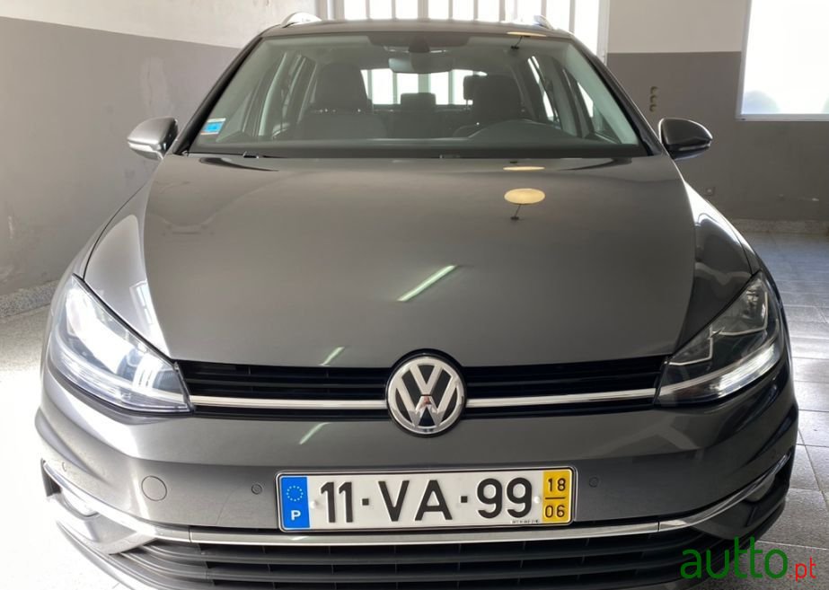 2018' Volkswagen Golf photo #2